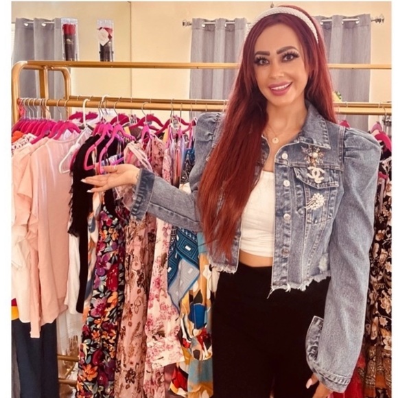 ❤️BELLA is LIVE ❤️ LIKE to be Notified When I Go LIVE - Picture 9 of 16